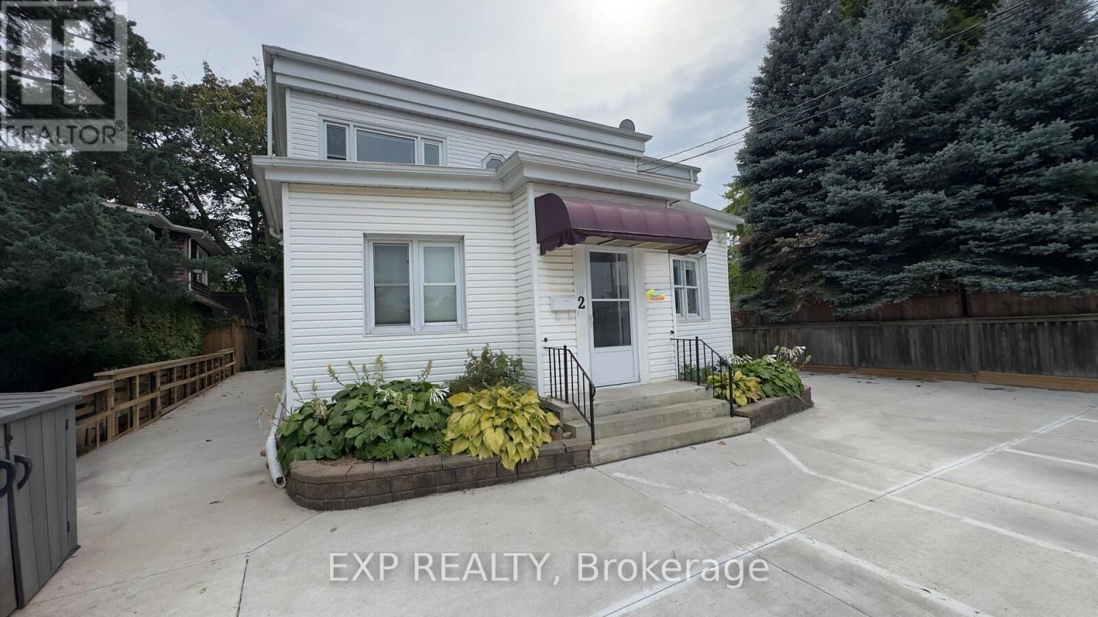 Property Photo:  2 South Drive South  ON L2R 4T8 