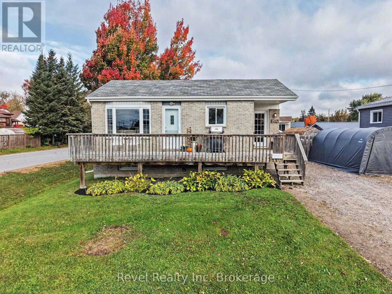 Property Photo:  204 Delaware Avenue  ON P1B 6Z8 