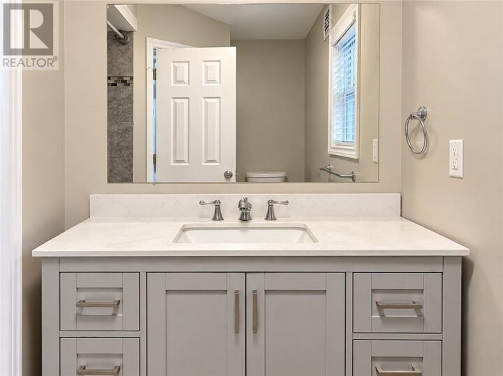 Property Photo:  381 Mabel Avenue  ON P3C 4V8 