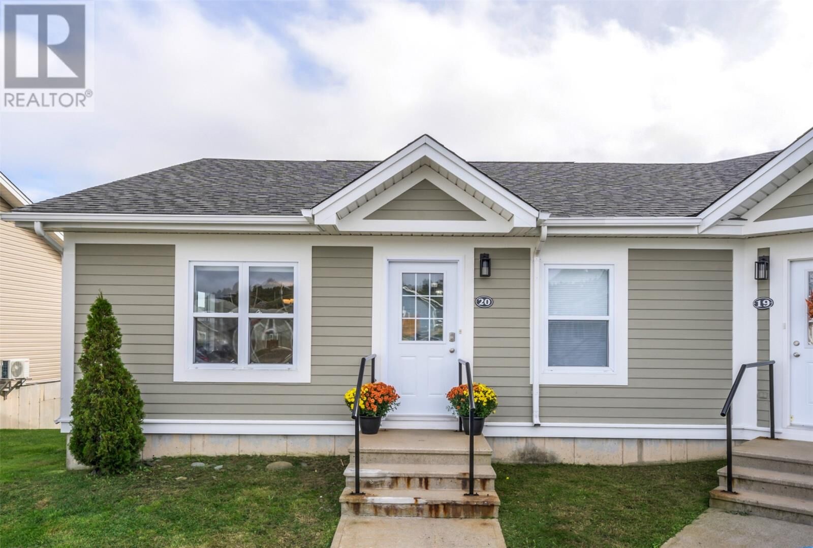 Property Photo:  20 Spring Meadow Court  NL A1E 6K2 