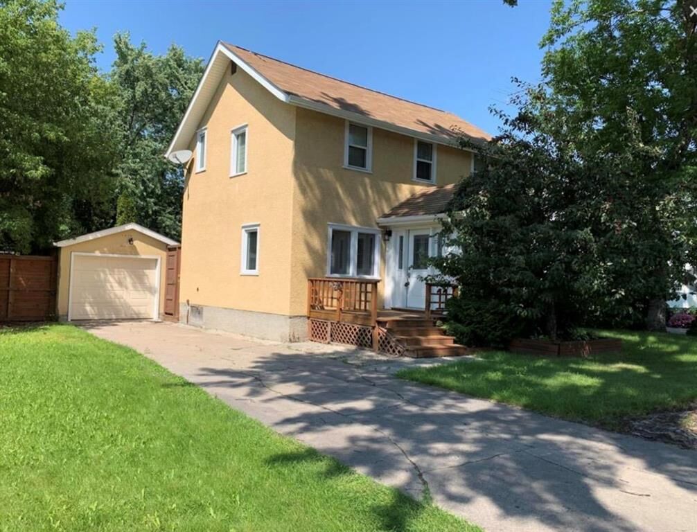 Property Photo:  11 Birch Street  MB R0E 1M0 