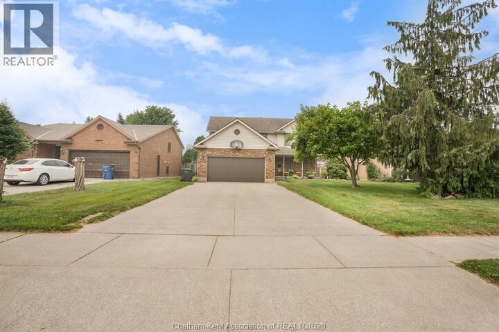 Property Photo:  30 Orangewood Boulevard  ON N7L 5H1 
