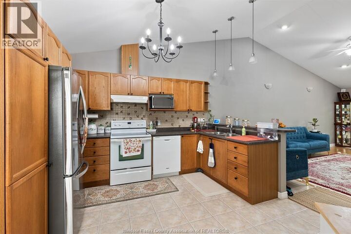 Property Photo:  1685 Chateau Avenue  ON N8P 1M4 