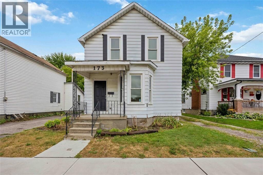 Property Photo:  173 Brock Street South  ON N7T 2W3 