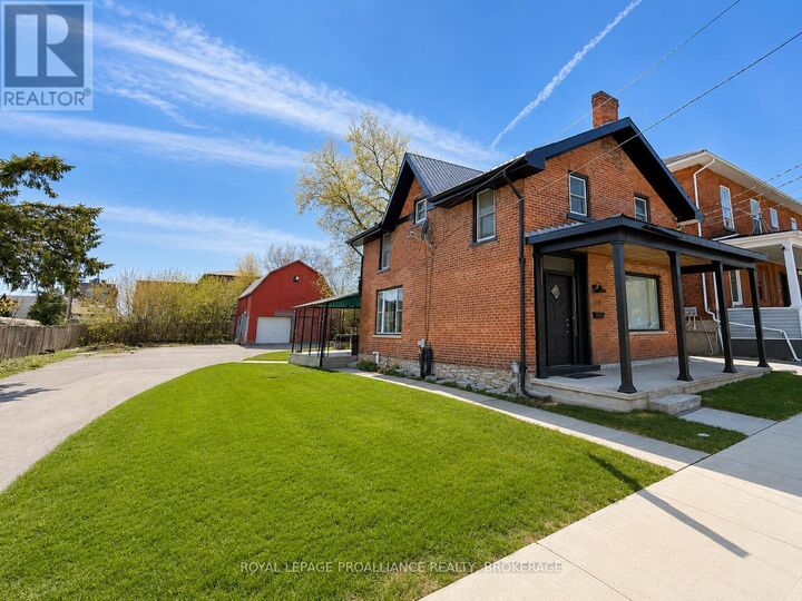 Property Photo:  118 East Street East  ON K7R 1S6 