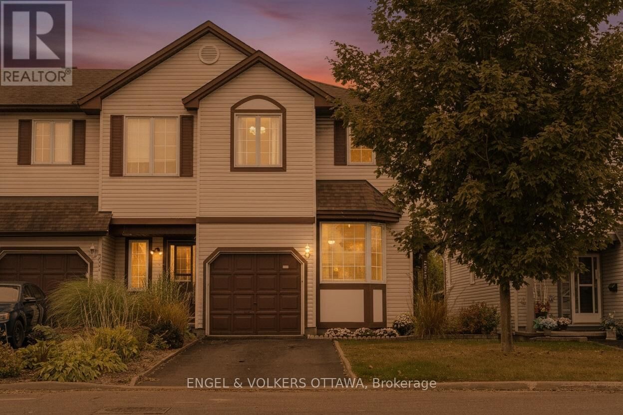 Property Photo:  2032 Avenue P  ON K1G 6G7 