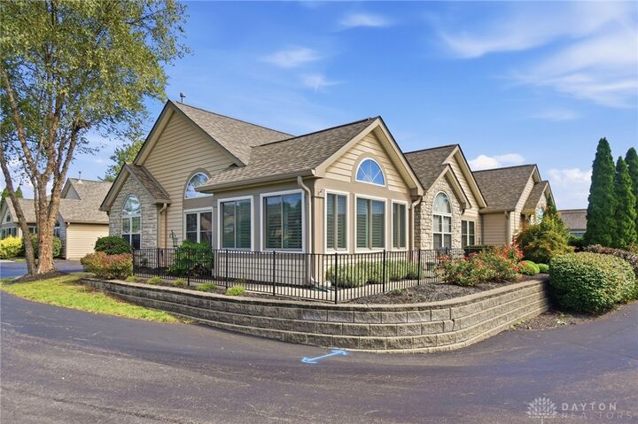 Property Photo:  124 Villa Pointe Dr Drive  OH 45066 