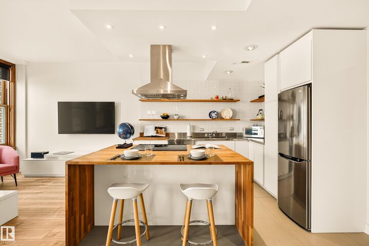 Property Photo:  10134 100 Street NW 806  AB T6J 0N8 