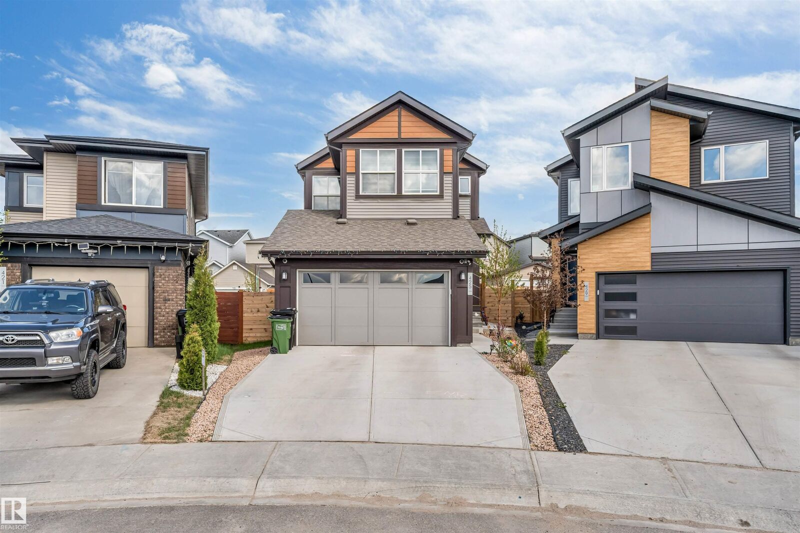 Property Photo:  425 41 Street SW  AB T6X 2L8 