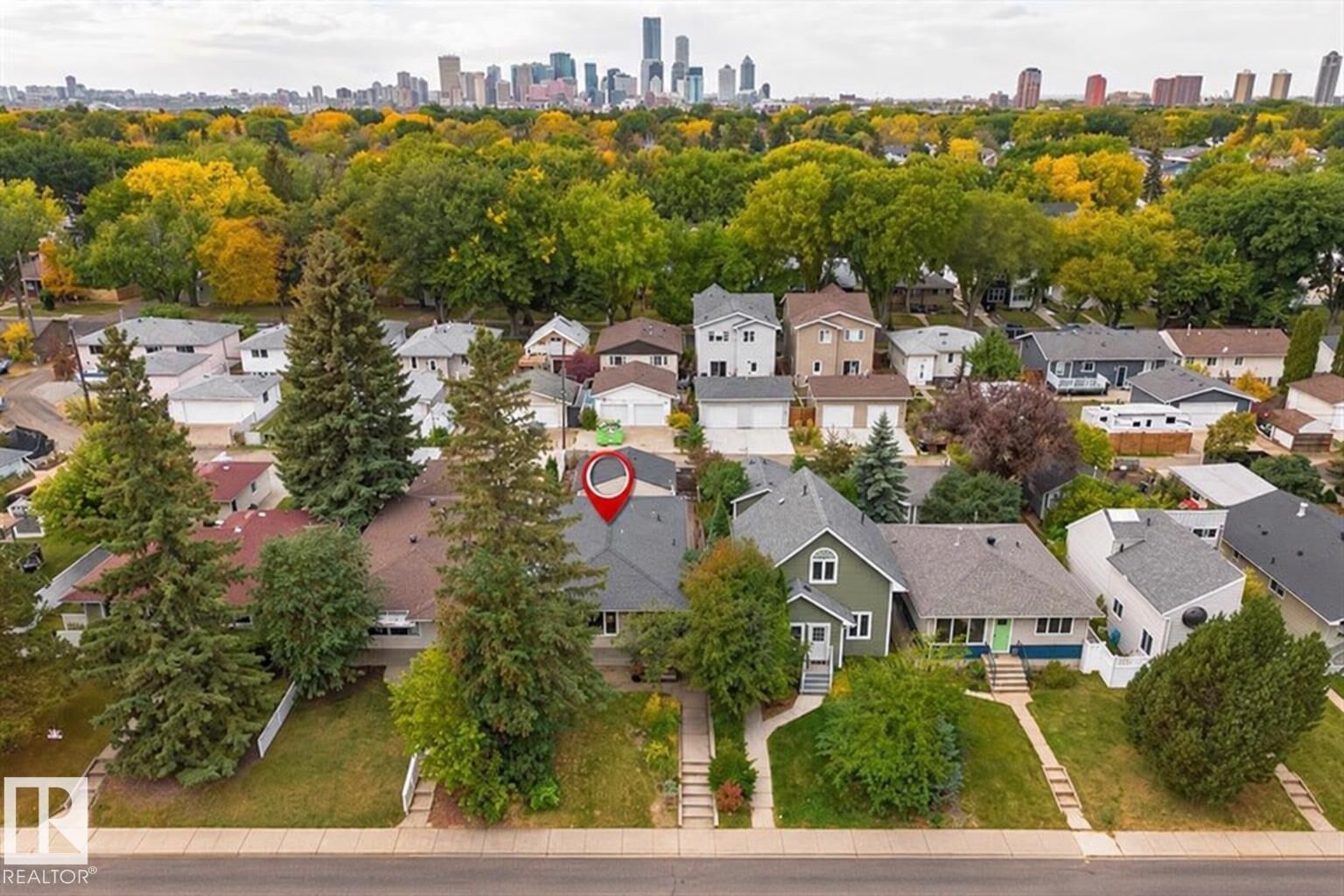 Property Photo:  10320 76 Street NW  AB T6A 3A7 