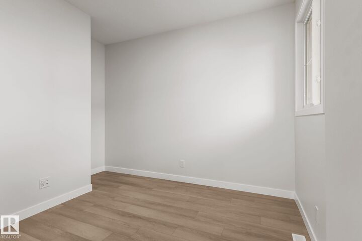 Property Photo:  3636 Erlanger Dr NW  AB T6M 3K1 
