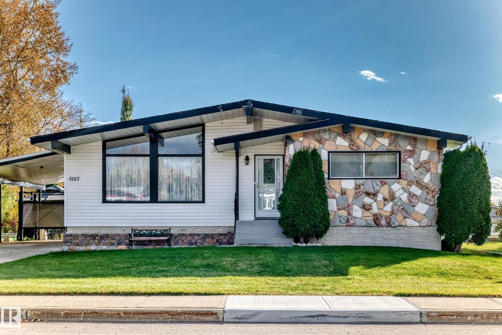 Property Photo:  5017 47 Avenue  AB T0C 0V0 