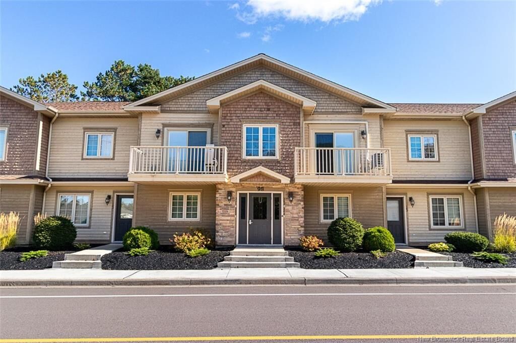 Property Photo:  98 Pleasant Street 203  NB E4P 2L6 