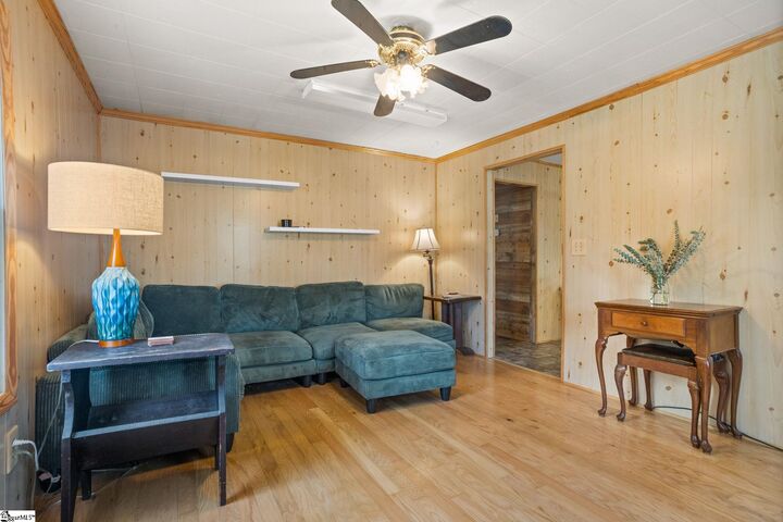 Property Photo:  10 Hollywood Street  SC 29349 