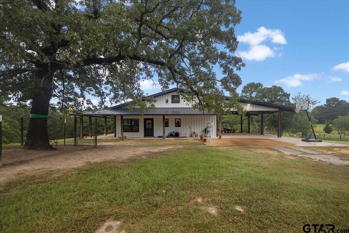 Property Photo:  425 County Road 4111  TX 75766 