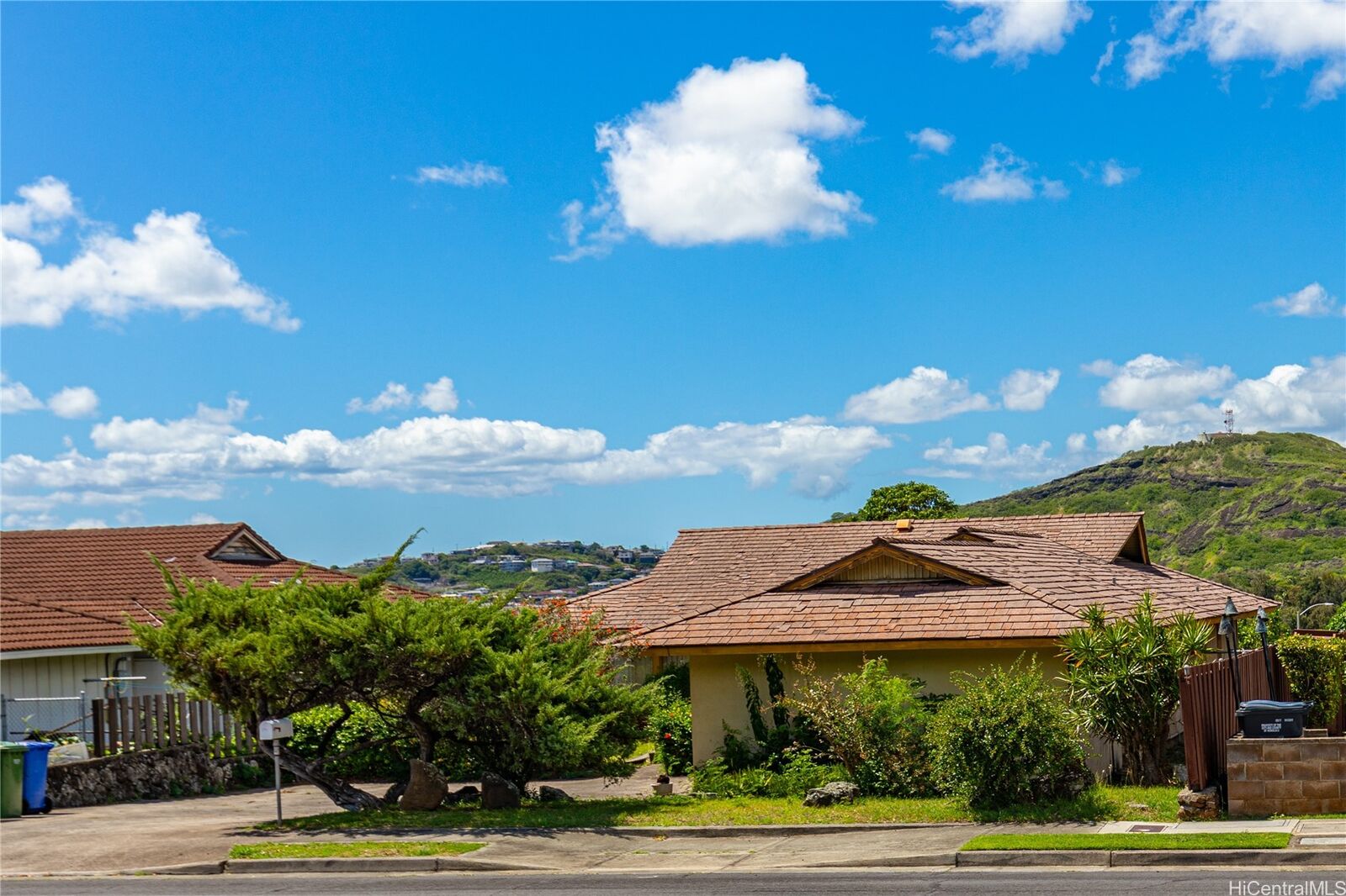 Property Photo:  1370 Ala Puumalu Street  HI 96818 