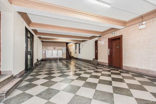 Property Photo:  3230 Cruger Avenue 6G  NY 10467 