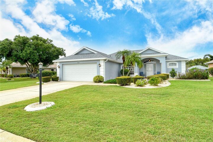 Property Photo: 1604 Alexander Crossing Way FL 33573