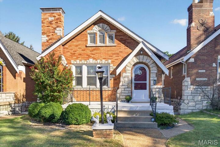 Property Photo: 5623 Walsh Street MO 63109