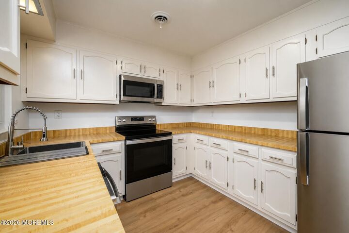 Property Photo:  37 Cambridge Circle  NJ 08759 