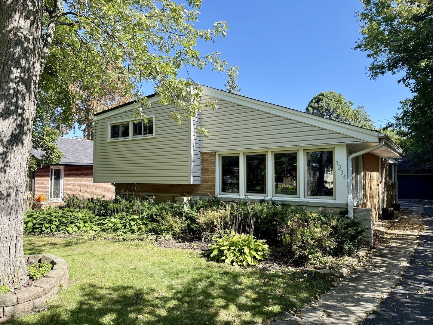 Property Photo: 1235 Ferndale Avenue IL 60035