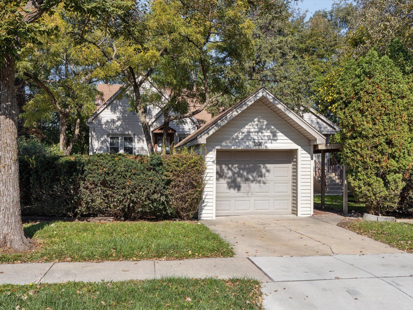 Property Photo: 8834 Burlington Avenue IL 60513