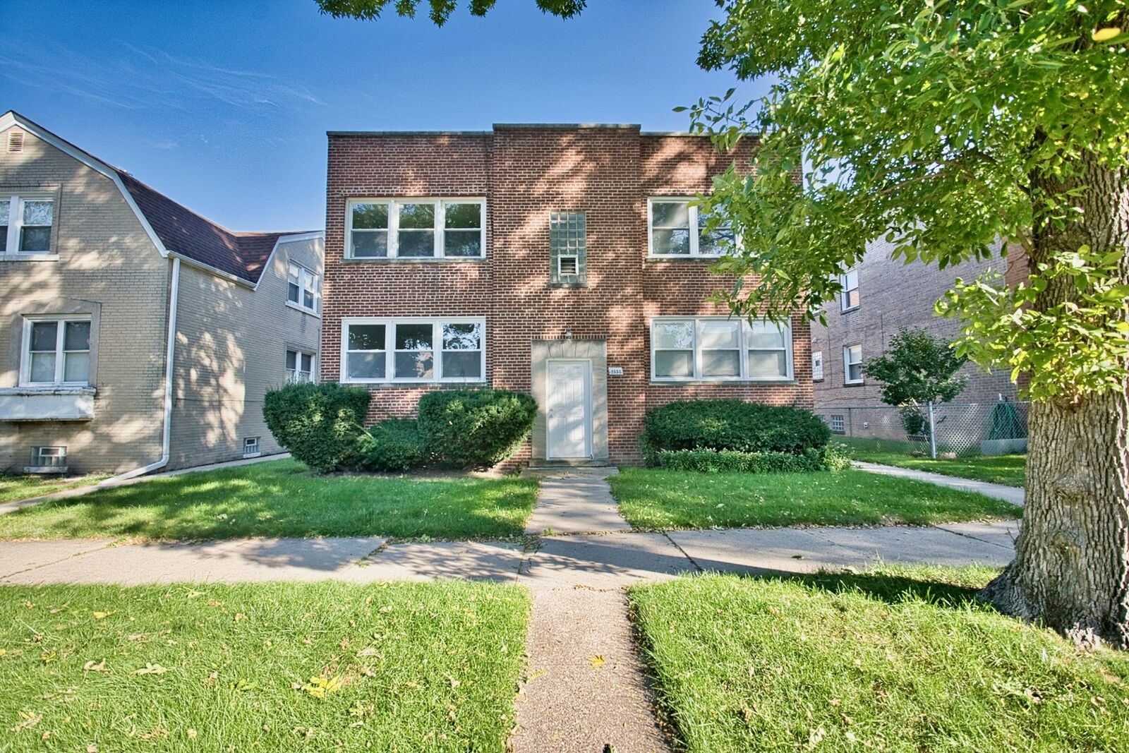 Property Photo: 2830 W Summerdale Avenue 2 IL 60625