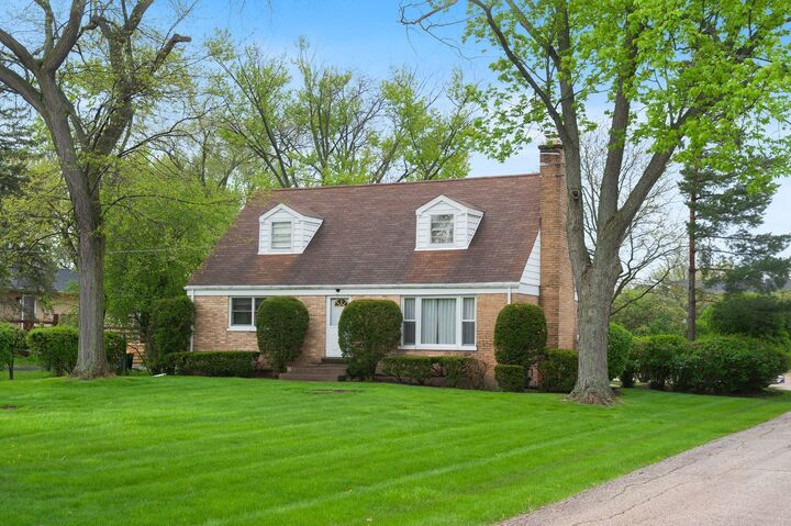 Property Photo: 1450 Sanders Road IL 60062