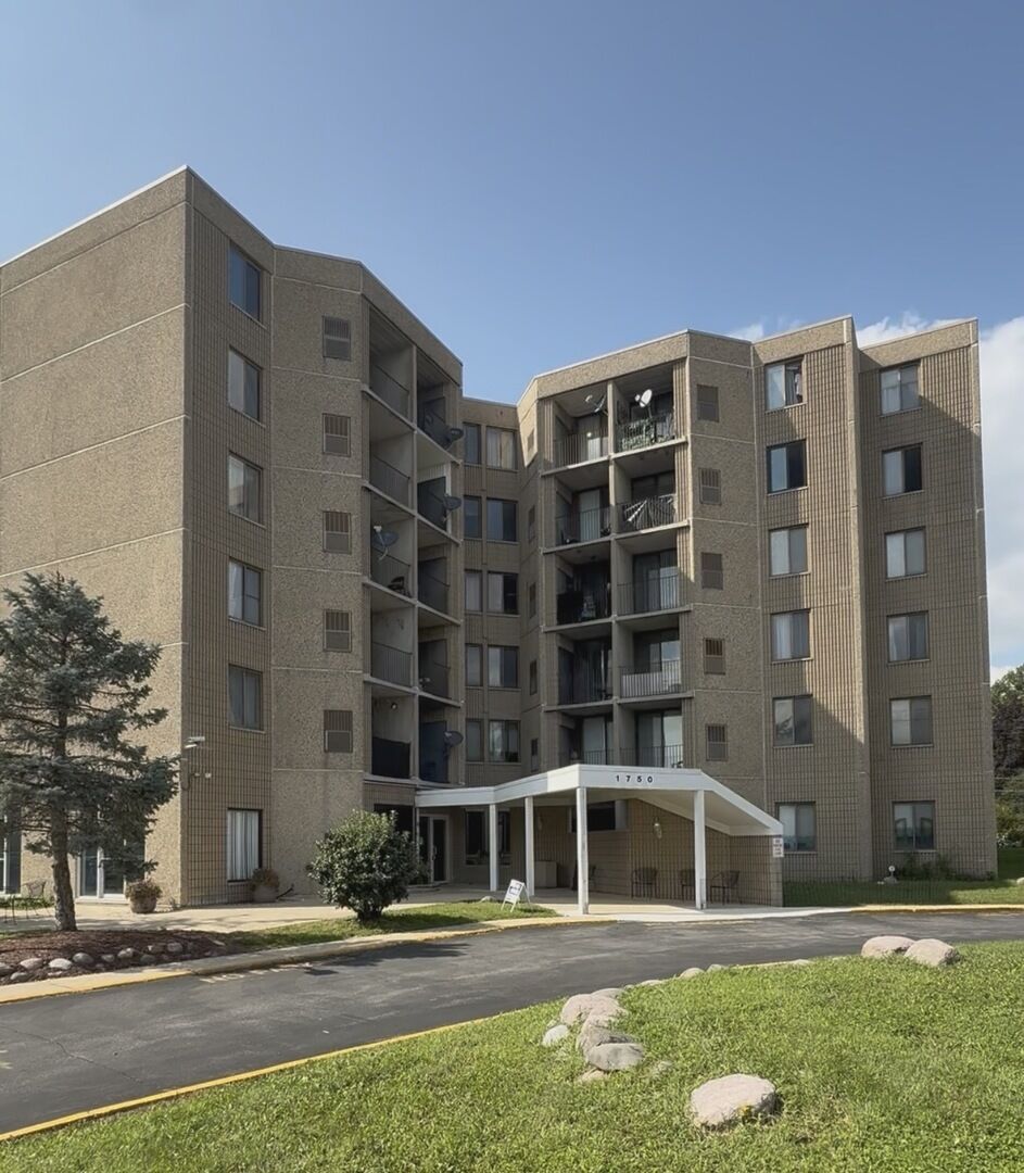 Property Photo: 1750 N Marywood Avenue 314 IL 60505