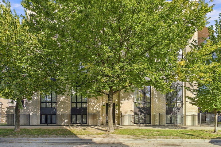 Property Photo: 1205 N Spaulding Avenue 3S IL 60651