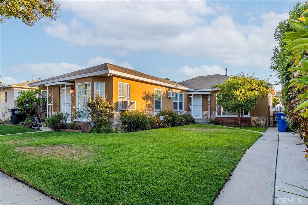 Property Photo:  5600 Via San Delarro  CA 90022 