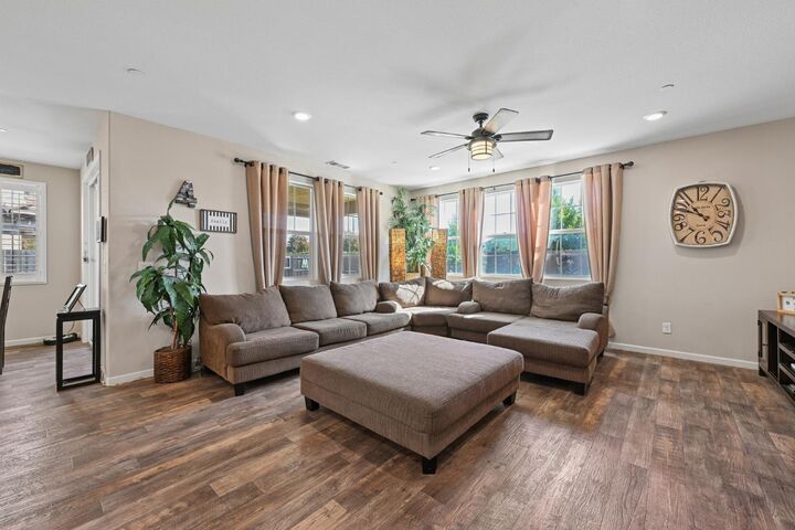 Property Photo: 5081 Maestro Way CA 95747