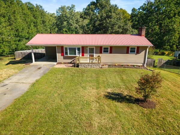 Property Photo:  1945 Plantation Dr SE  TN 37323 
