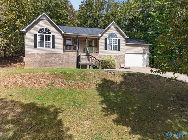 Property Photo: 1860 Dianne Avenue AL 35907