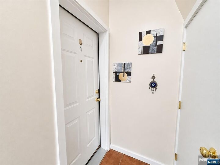 Property Photo:  92 Bloomfield Avenue 1  NJ 07503 