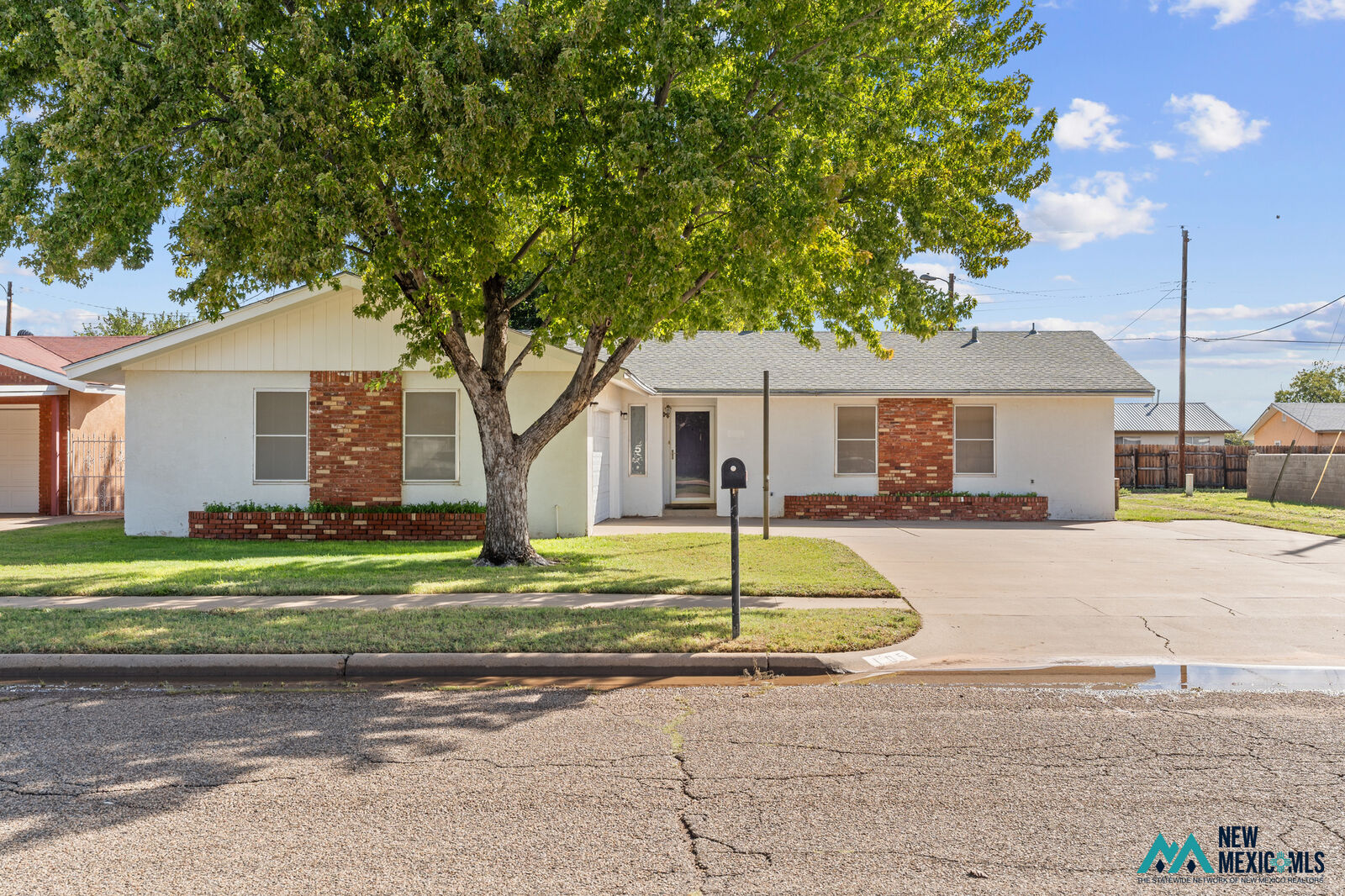 Property Photo:  105 La Salle  NM 88101 