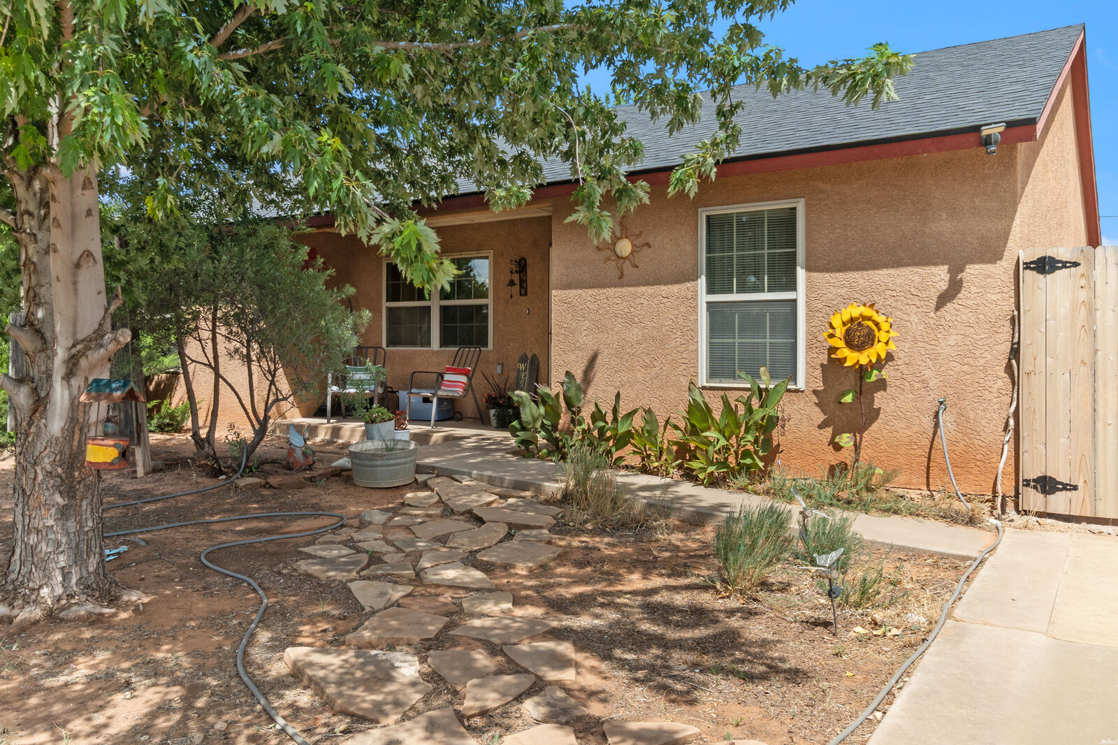 Property Photo:  1621 Cameo St  NM 88101 