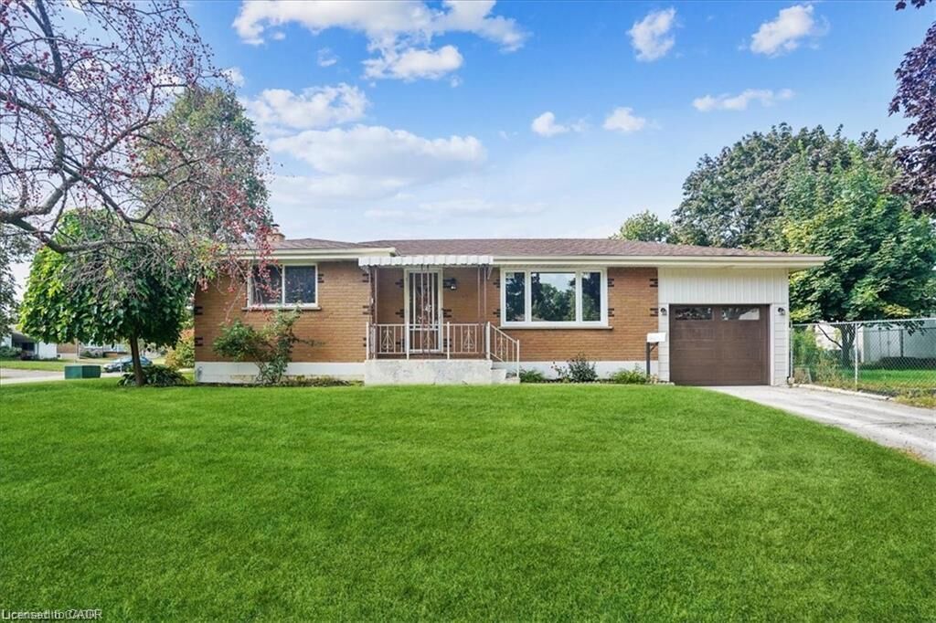 Property Photo:  1 Robroy Court Upper Unit  ON N3R 3E2 