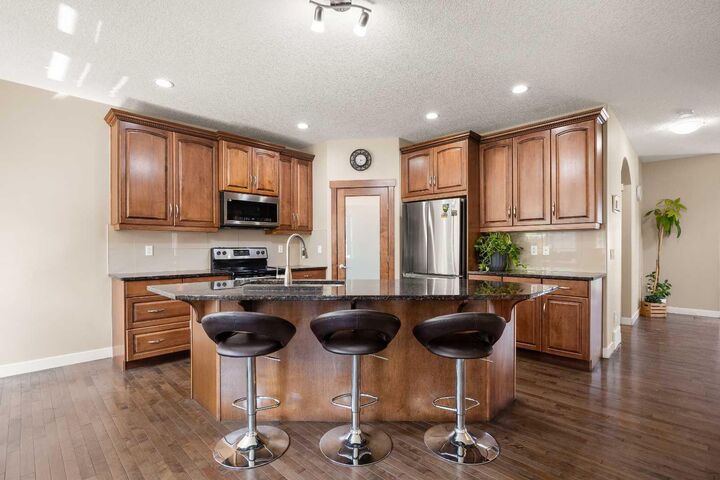 Property Photo:  162 Sherwood Hill NW  AB T3R 1P7 