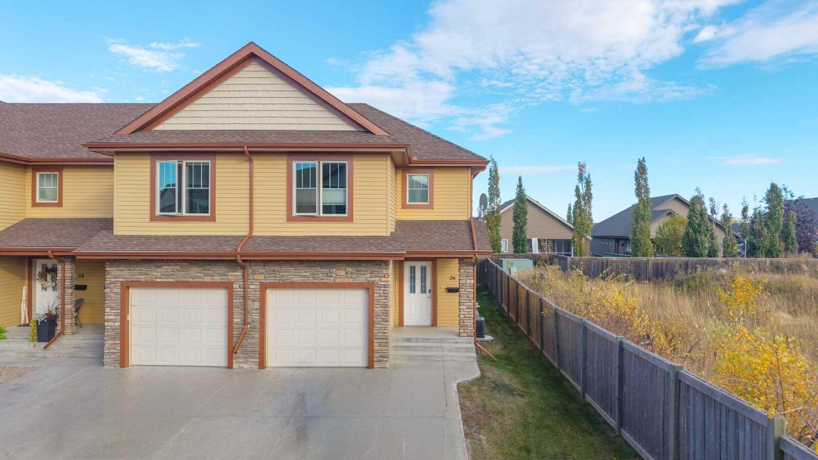 Property Photo:  1407 53 Avenue 26  AB T9V 2J5 