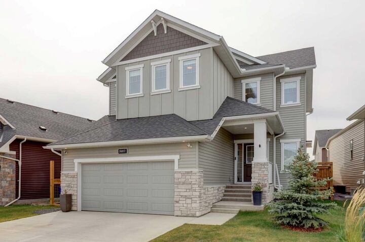 Property Photo:  1607 Baywater Street SW  AB T4B 5K6 