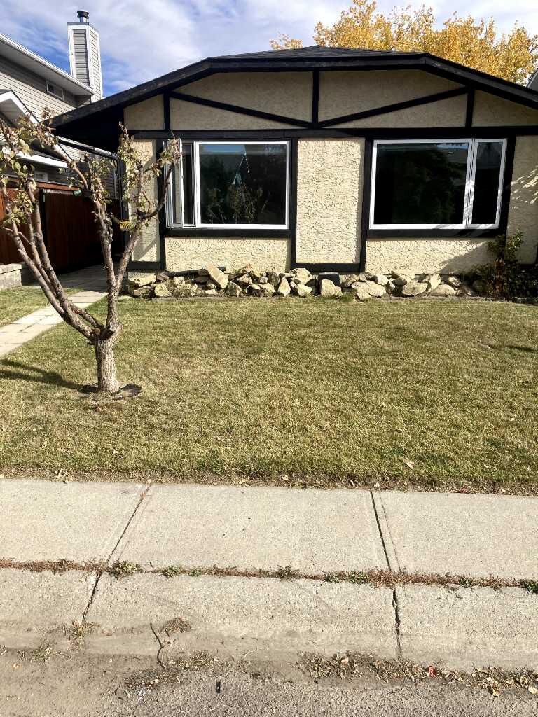 Property Photo:  211 Shawcliffe Circle SW  AB T2Y 1E8 