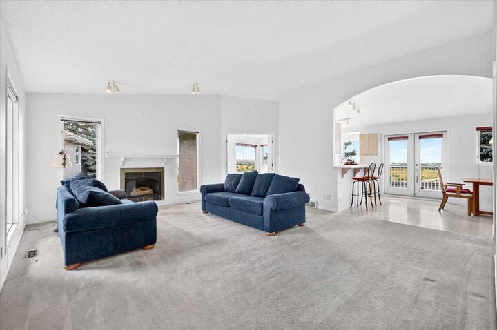 Property Photo:  5790 Patina Drive SW 24  AB T3H 2Y5 