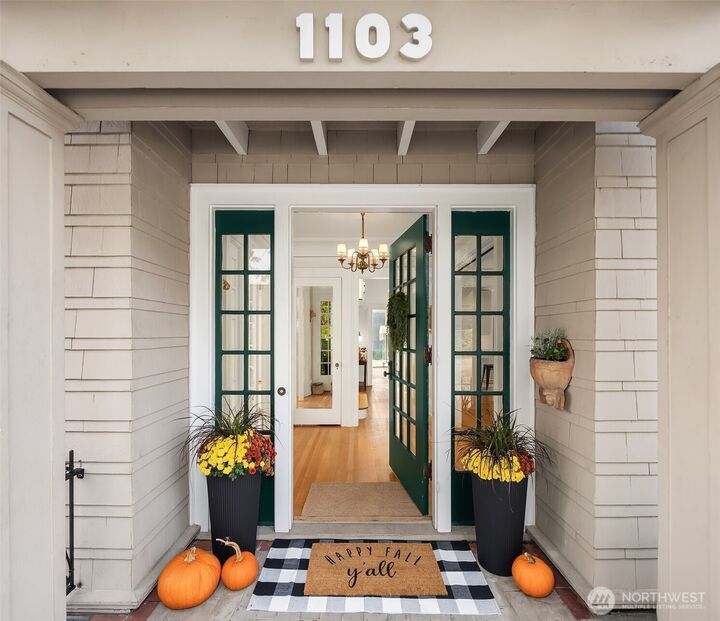 Property Photo: 1103 E Hamlin Street WA 98102