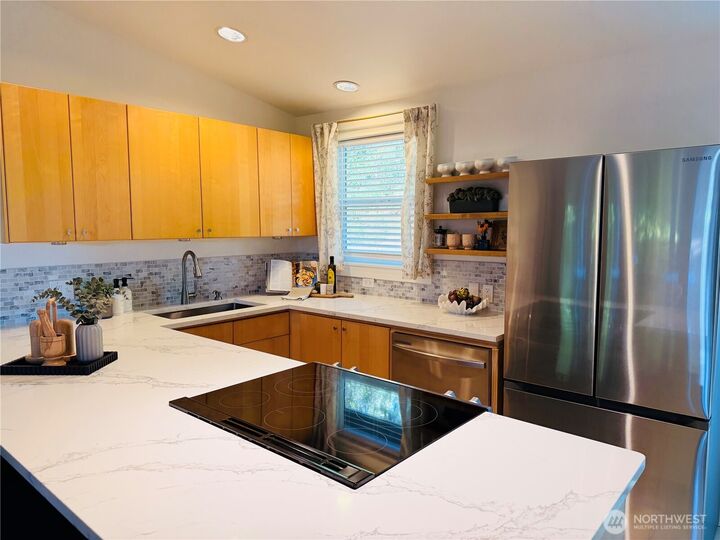 Property Photo:  1574 NE Park View Drive 6  WA 98110 