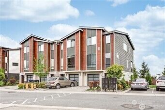 Property Photo: 16021 Manor Way E4 WA 98087
