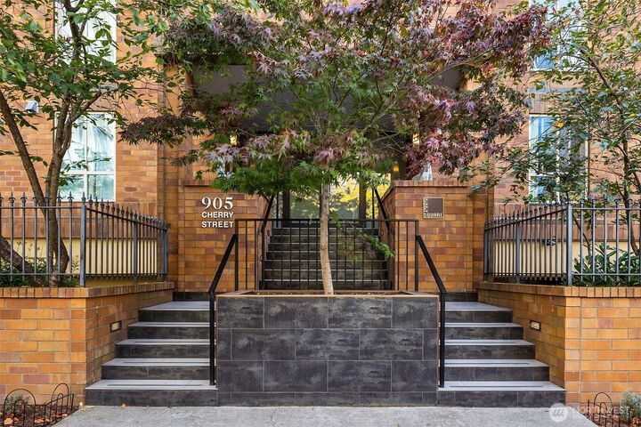 Property Photo:  905  Cherry Street 706  WA 98104 