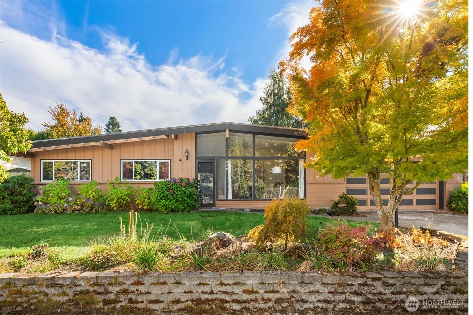 Property Photo:  8227 SE 35th Street  WA 98040 