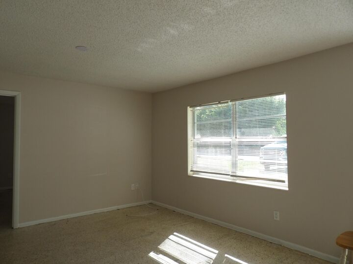 Property Photo:  2420 Seneca Avenue  FL 34946 