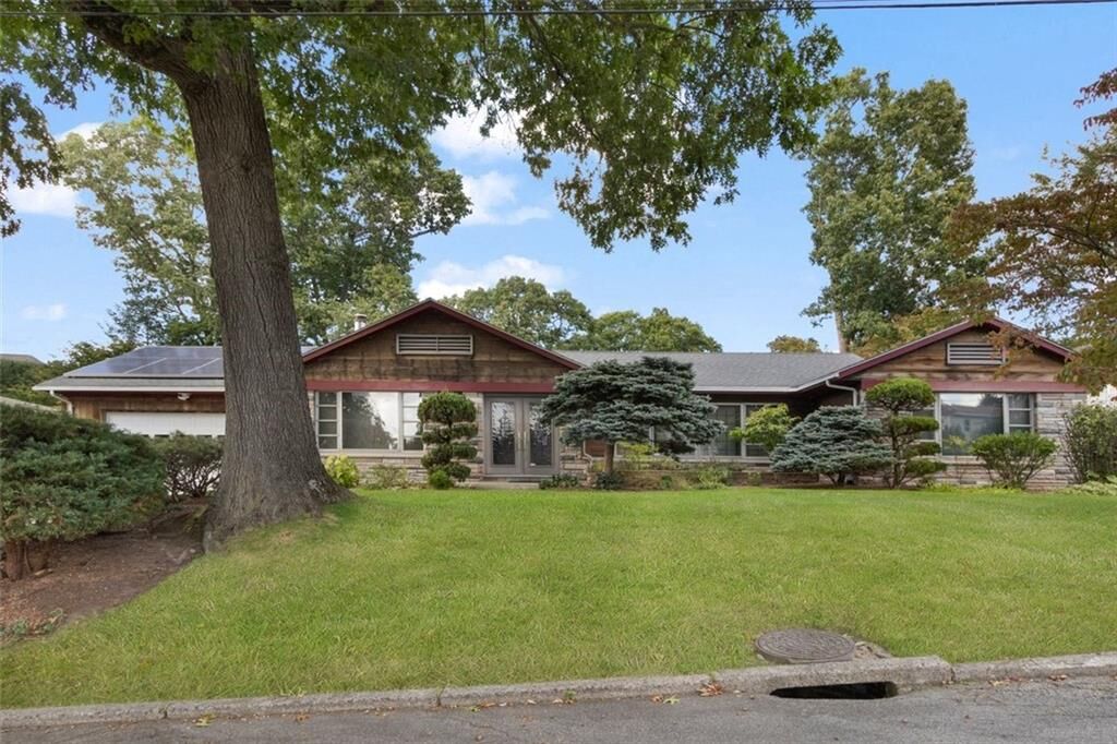 Property Photo:  6 Cold Brook Court  RI 02920 